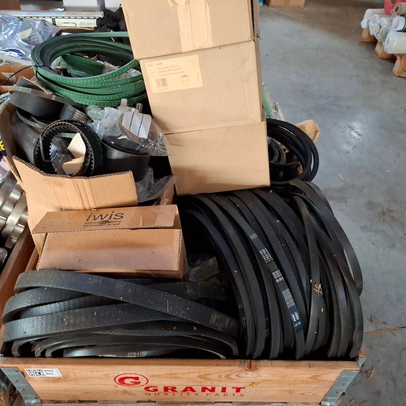 Partij diverse v-snaren en getande riemen en kettingen – foto 3 – kavel bij Onlineveilingmeester, Winsum