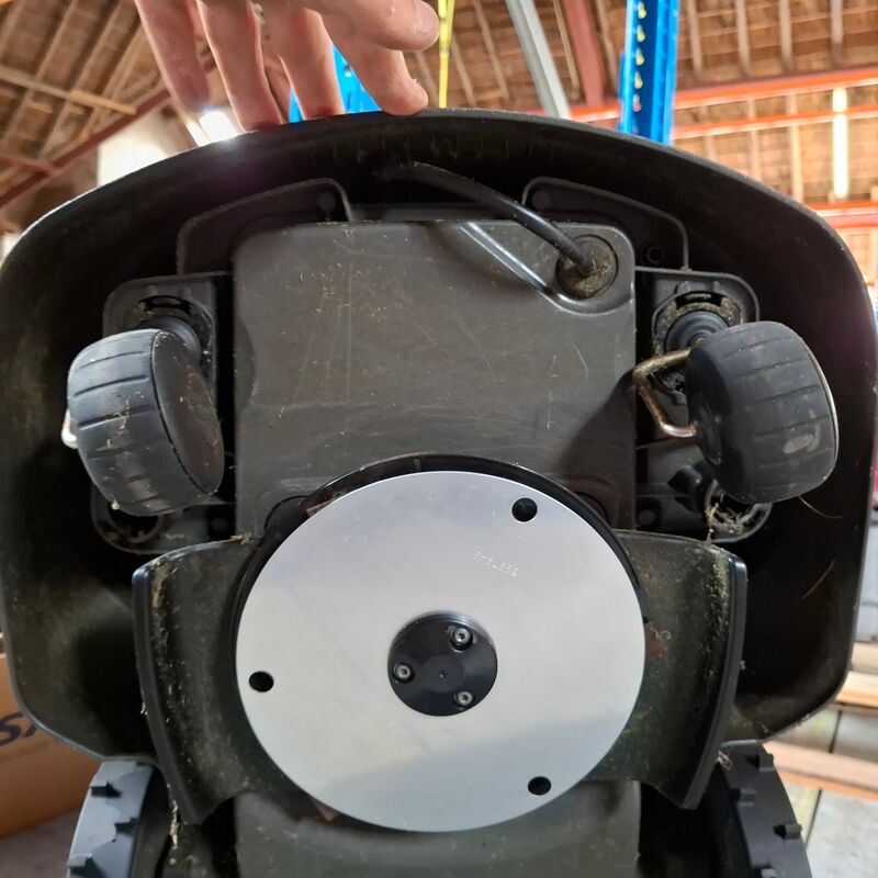 Demo robotmaaier Husqvarna, Automower 305, bouwjaar 2021 – foto 6 – kavel bij Onlineveilingmeester, Winsum