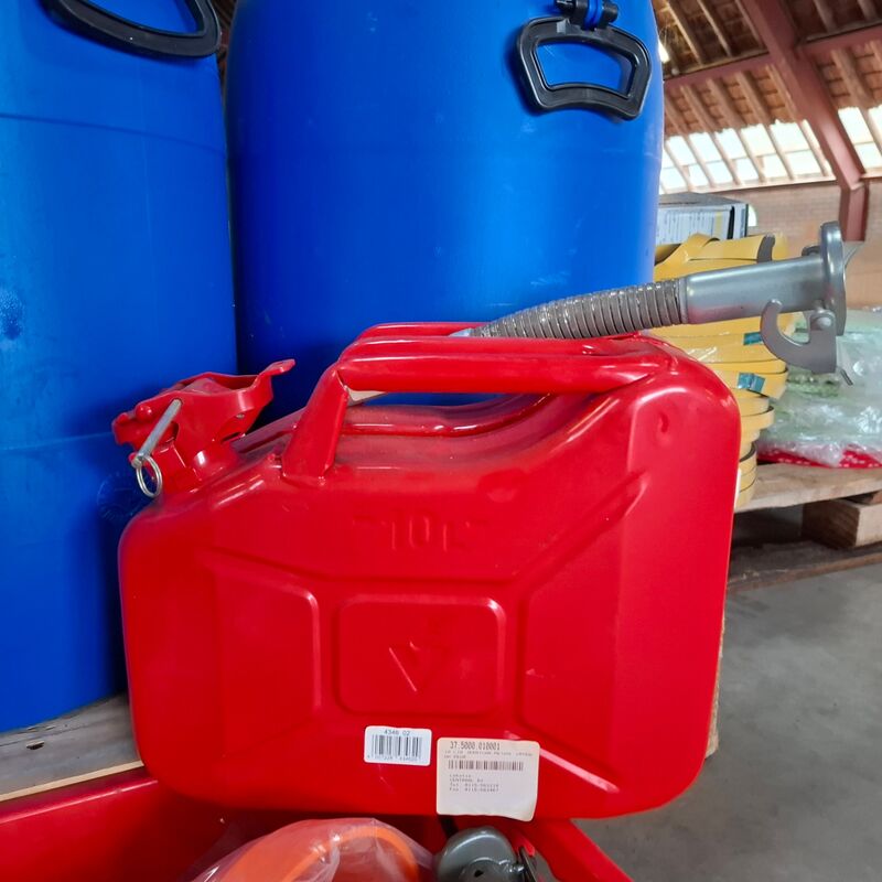 2x Jerrycan met 6x trechter – foto 3 – kavel bij Onlineveilingmeester, Winsum
