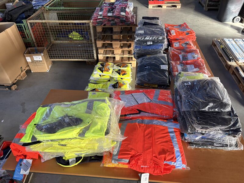 Ca. 230x Diverse reflecterende werkkleding o.a. Hydrowear – foto 4 – kavel bij Onlineveilingmeester, Winsum