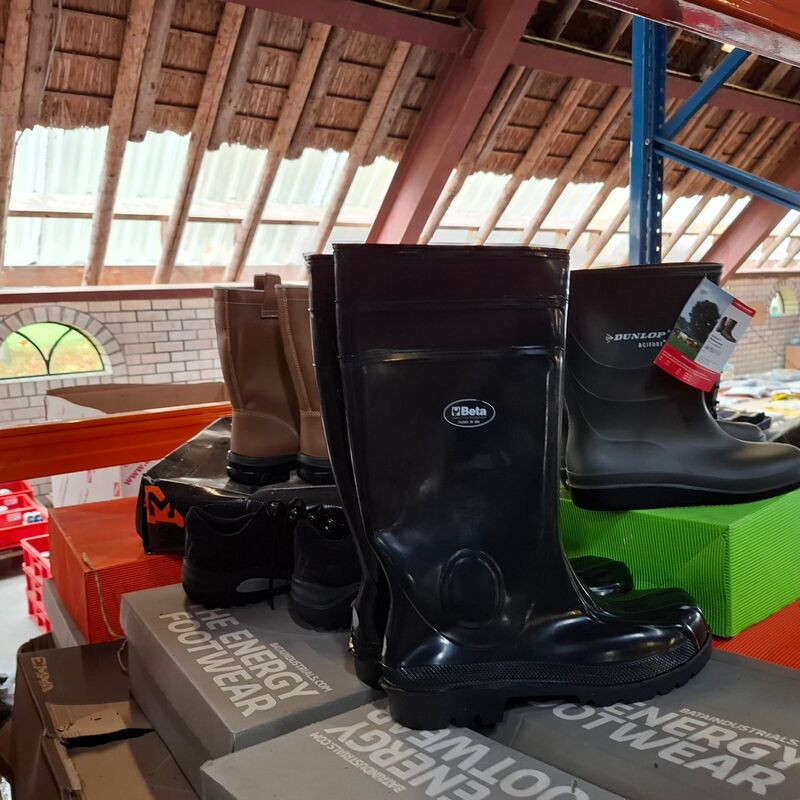 Ca. 200 paar Diverse werkschoenen, laarzen, klompen o.a. Dunlop, Bekina, Uvex, Bata – foto 8 – kavel bij Onlineveilingmeester, Winsum