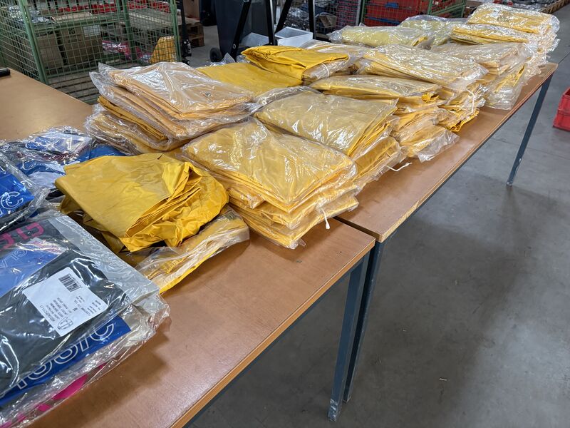 Ca. 170x Diverse regenkleding o.a. Flexothane – foto 9 – kavel bij Onlineveilingmeester, Winsum