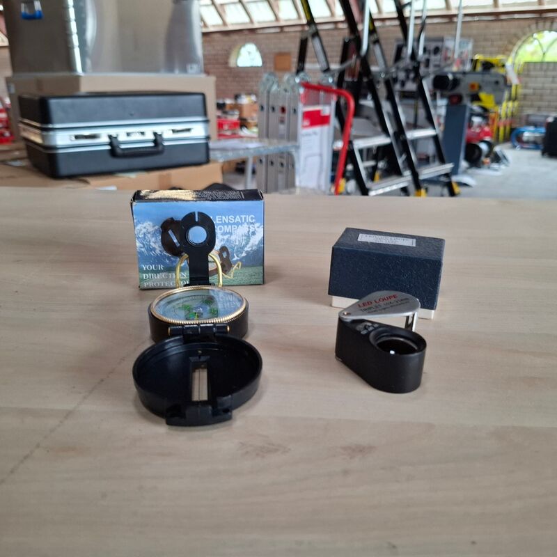 2x Juweliersloep met lens met reiscompas – kavel bij Onlineveilingmeester, Winsum