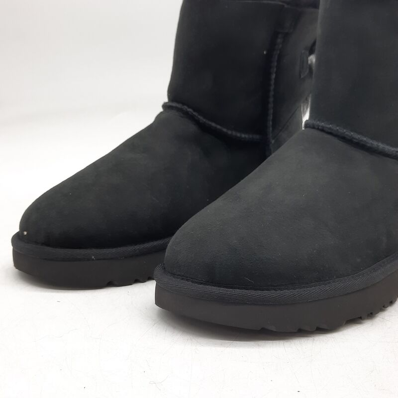 Paar schoenen, maat 37, UGG, 1016501 – foto 2 – kavel bij Domeinen Roerende Zaken, Groningen