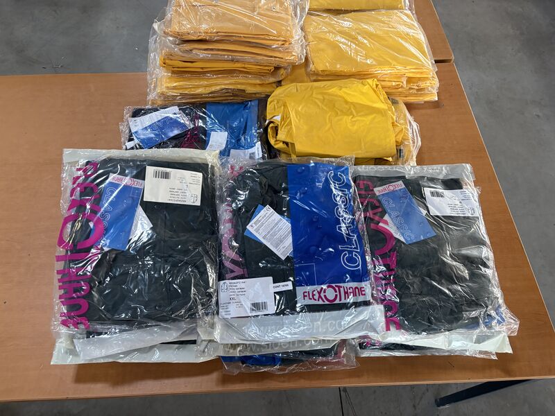Ca. 170x Diverse regenkleding o.a. Flexothane – foto 8 – kavel bij Onlineveilingmeester, Winsum
