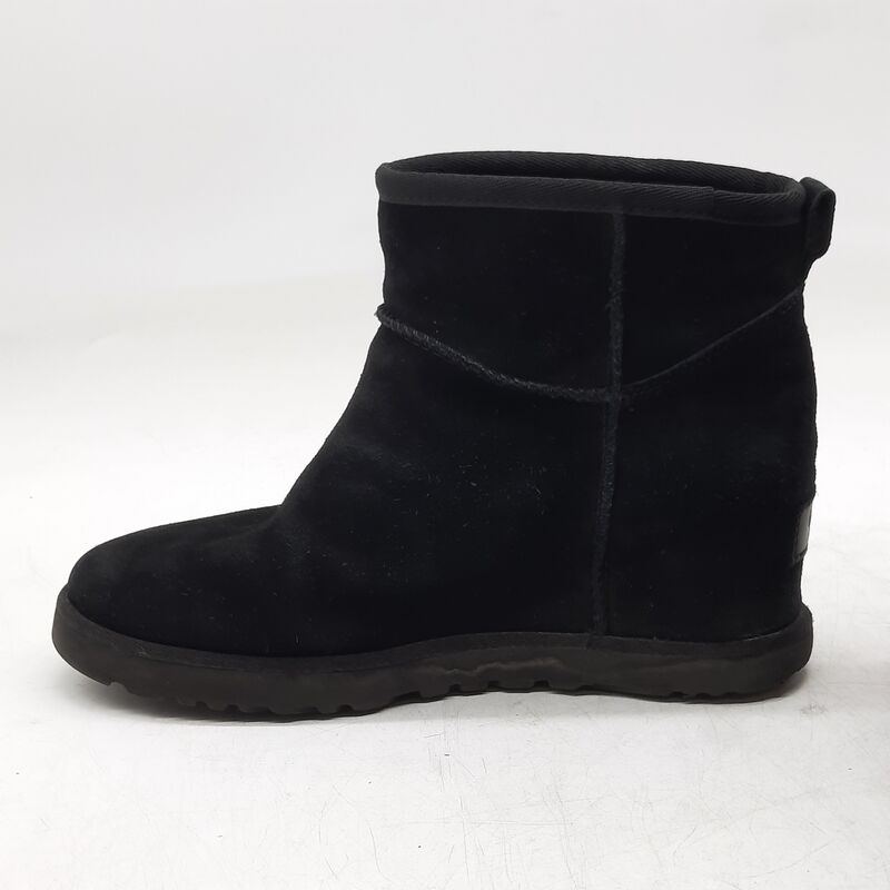 Paar schoenen, UGG – foto 5 – kavel bij Domeinen Roerende Zaken, Groningen