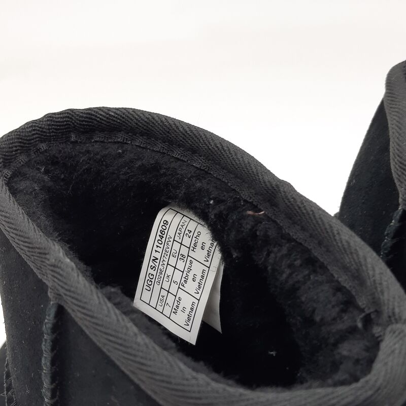 Paar schoenen, maat 38, UGG, 1104609 – foto 7 – kavel bij Domeinen Roerende Zaken, Groningen