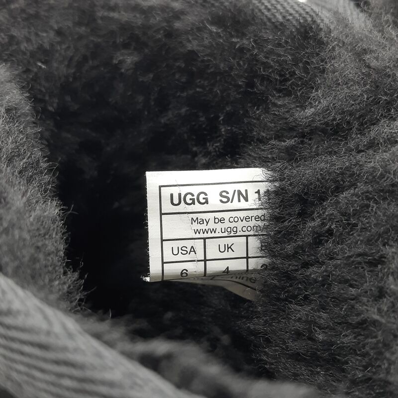 Paar schoenen, maat 37, UGG, 1116109 – foto 7 – kavel bij Domeinen Roerende Zaken, Groningen