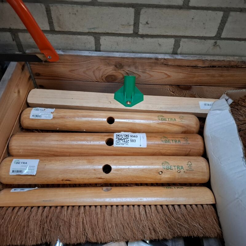 Assortiment diverse vegers / bezems – foto 3 – kavel bij Onlineveilingmeester, Winsum