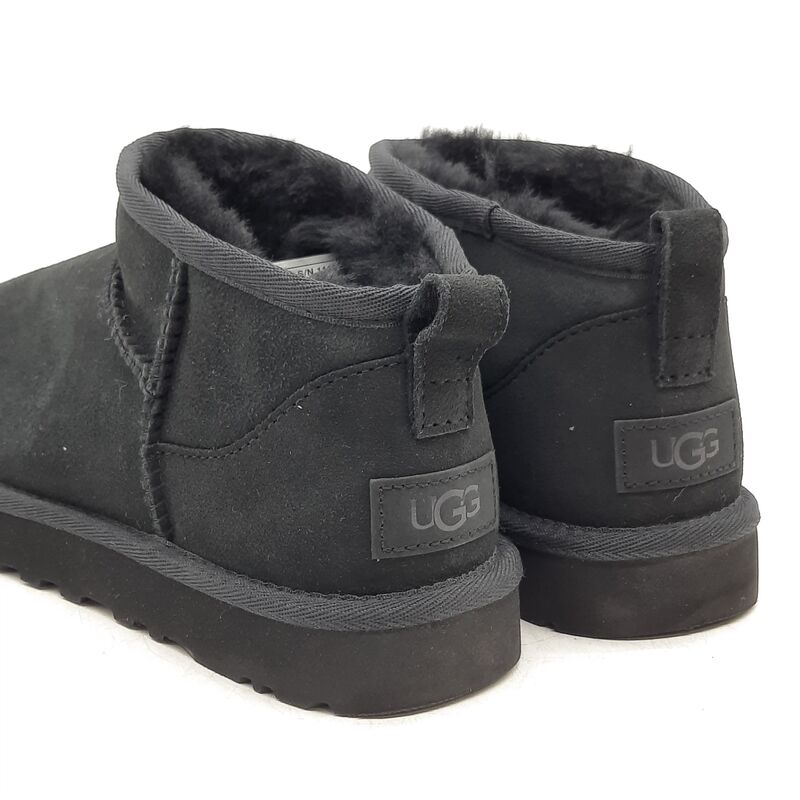 Paar schoenen, maat 37, UGG, 1116109 – foto 5 – kavel bij Domeinen Roerende Zaken, Groningen