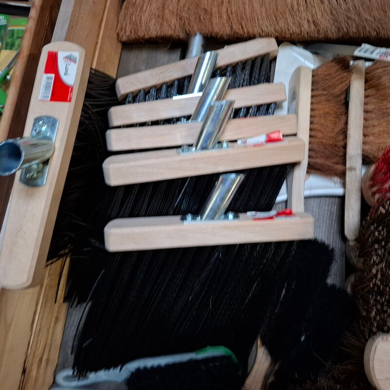Assortiment diverse vegers / bezems – foto 4 – kavel bij Onlineveilingmeester, Winsum