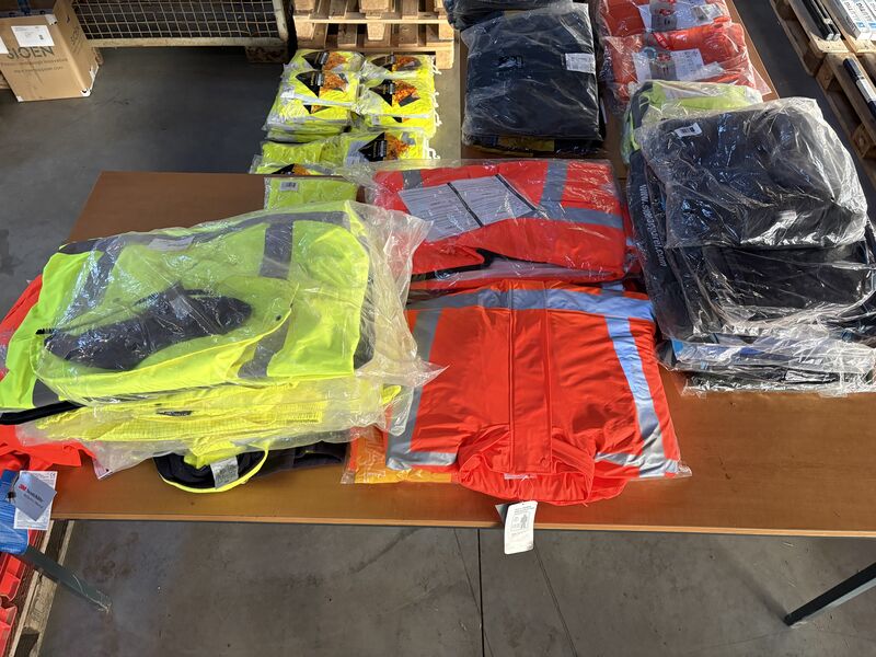Ca. 230x Diverse reflecterende werkkleding o.a. Hydrowear – foto 5 – kavel bij Onlineveilingmeester, Winsum