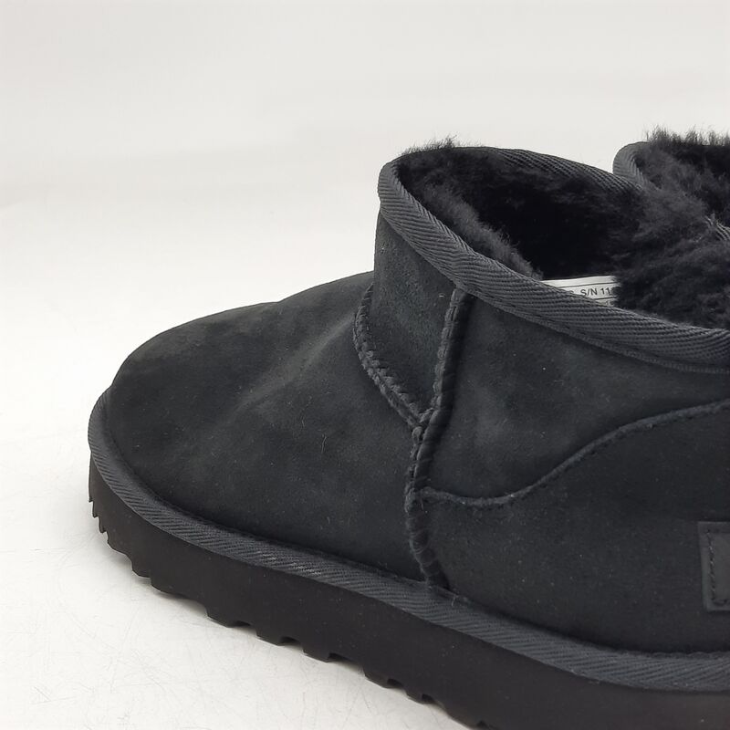 Paar schoenen, maat 37, UGG, 1116109 – foto 6 – kavel bij Domeinen Roerende Zaken, Groningen