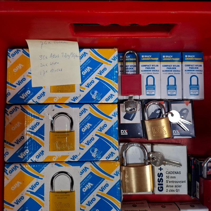 Ca. 76x Diverse hangsloten o.a. Abus – foto 4 – kavel bij Onlineveilingmeester, Winsum