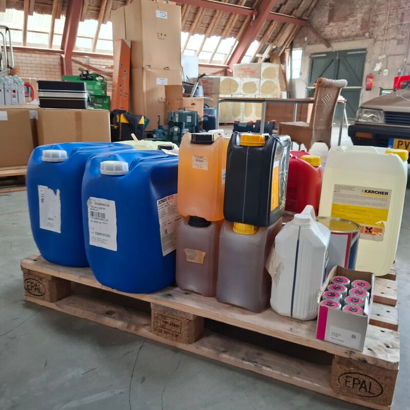Diverse vloeistoffen en vet – foto 3 – kavel bij Onlineveilingmeester, Winsum