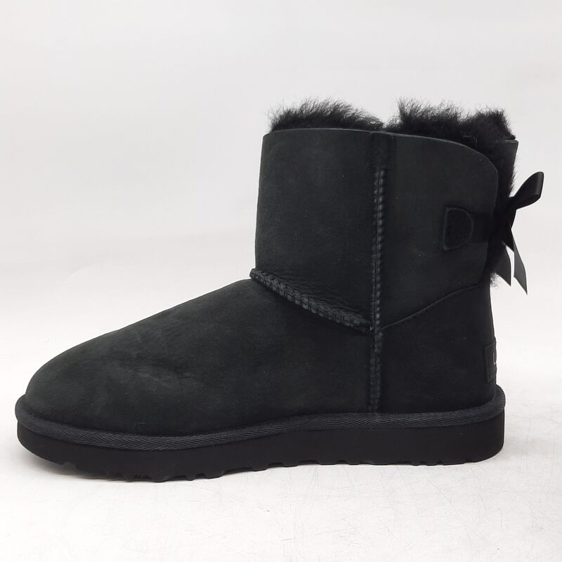 Paar schoenen, maat 37, UGG, 1016501 – foto 4 – kavel bij Domeinen Roerende Zaken, Groningen