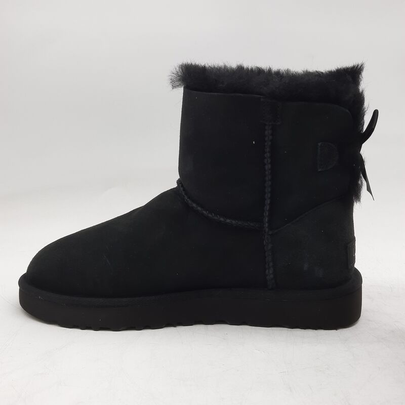 Paar schoenen, maat 37, UGG, 1016501 – foto 4 – kavel bij Domeinen Roerende Zaken, Groningen