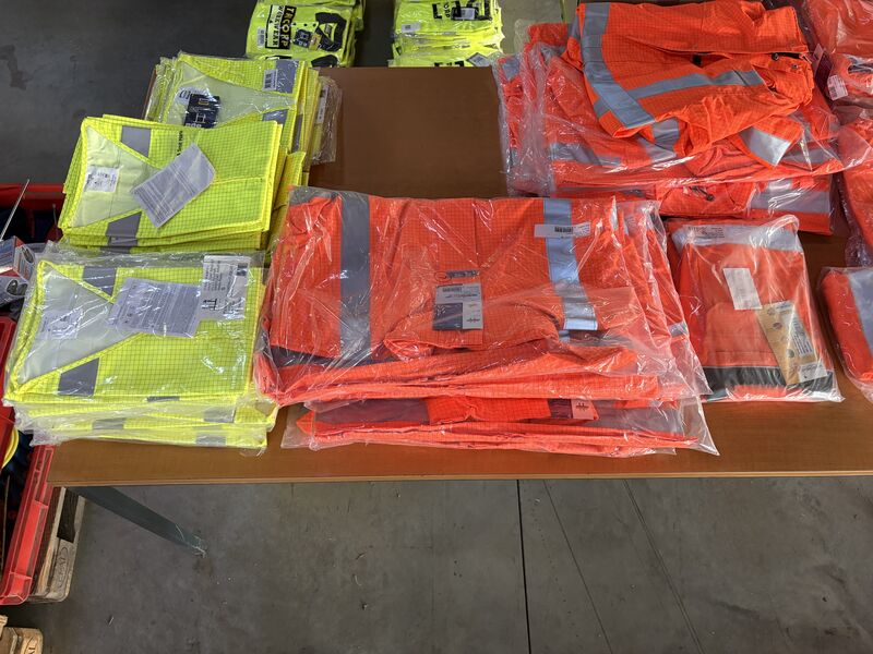 Ca. 275x Diverse reflecterende werkkleding, O.a. Tricorp – foto 5 – kavel bij Onlineveilingmeester, Winsum