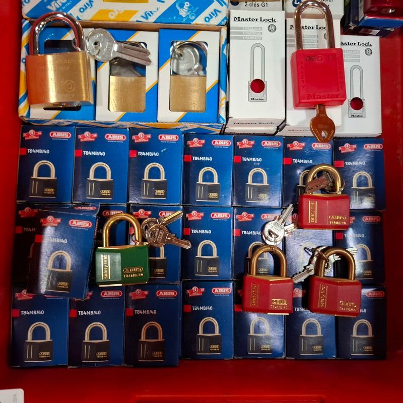 Ca. 76x Diverse hangsloten o.a. Abus – foto 2 – kavel bij Onlineveilingmeester, Winsum