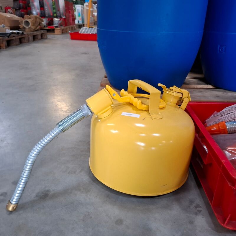 2x Jerrycan met 6x trechter – foto 2 – kavel bij Onlineveilingmeester, Winsum