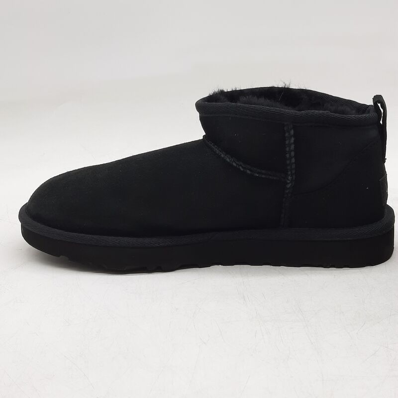 Paar schoenen, maat 37, UGG, 1116109 – foto 4 – kavel bij Domeinen Roerende Zaken, Groningen