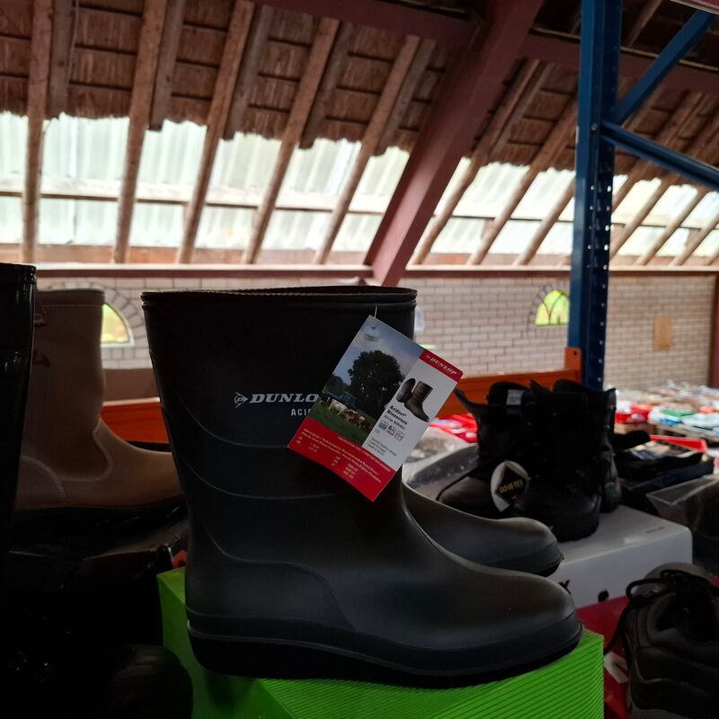 Ca. 200 paar Diverse werkschoenen, laarzen, klompen o.a. Dunlop, Bekina, Uvex, Bata – foto 9 – kavel bij Onlineveilingmeester, Winsum