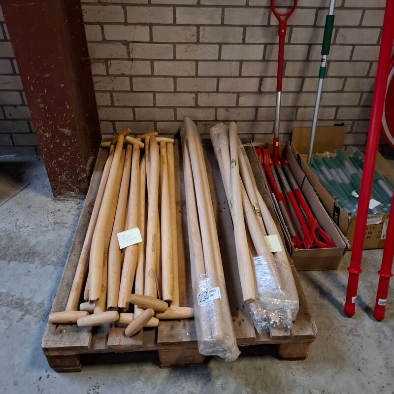 Diverse stelen – foto 2 – kavel bij Onlineveilingmeester, Winsum