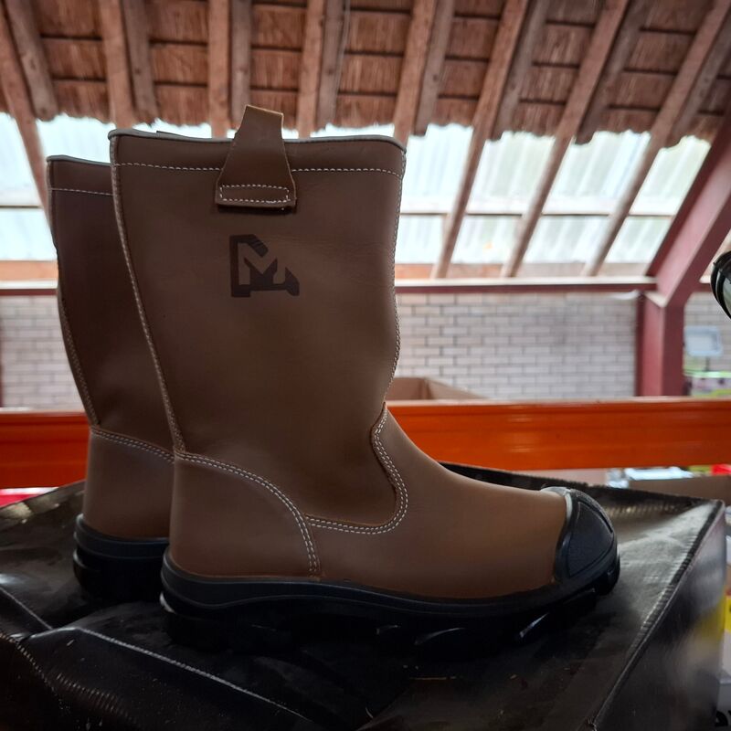 Ca. 200 paar Diverse werkschoenen, laarzen, klompen o.a. Dunlop, Bekina, Uvex, Bata – foto 10 – kavel bij Onlineveilingmeester, Winsum