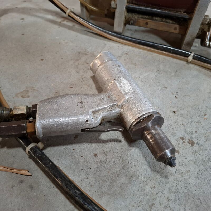 Pneumatische pomp met gereedschap GTE – foto 4 – kavel bij Onlineveilingmeester, Winsum