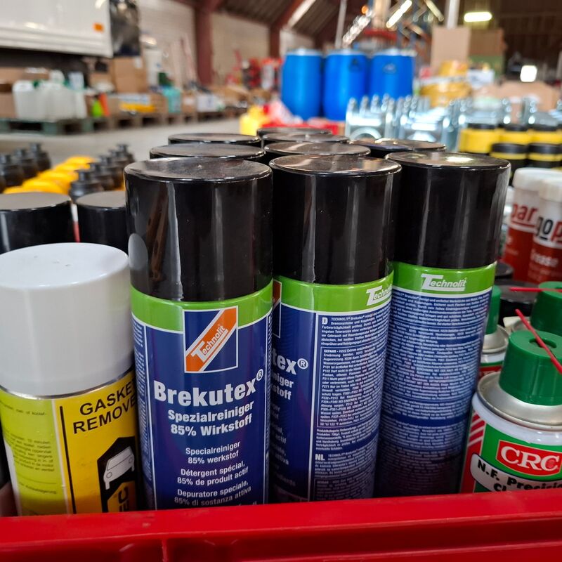 Diverse spuitbussen en oliën – foto 6 – kavel bij Onlineveilingmeester, Winsum