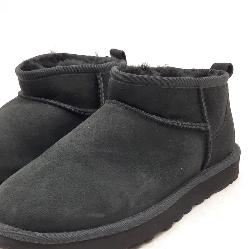 Paar schoenen, maat 37, UGG, 1116109 – foto 3 – kavel bij Domeinen Roerende Zaken, Groningen
