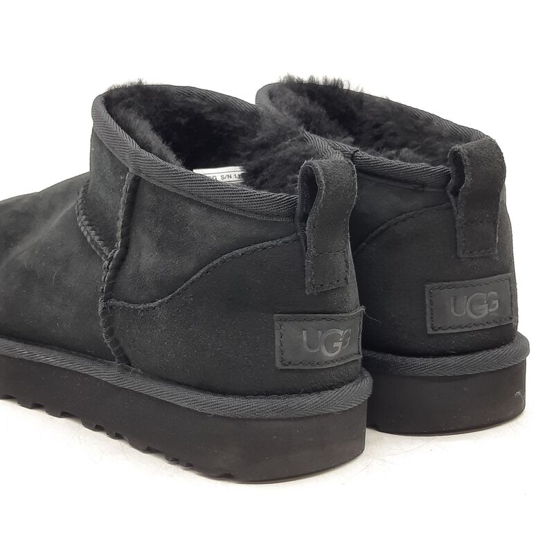 Paar schoenen, maat 37, UGG, 1116109 – foto 5 – kavel bij Domeinen Roerende Zaken, Groningen