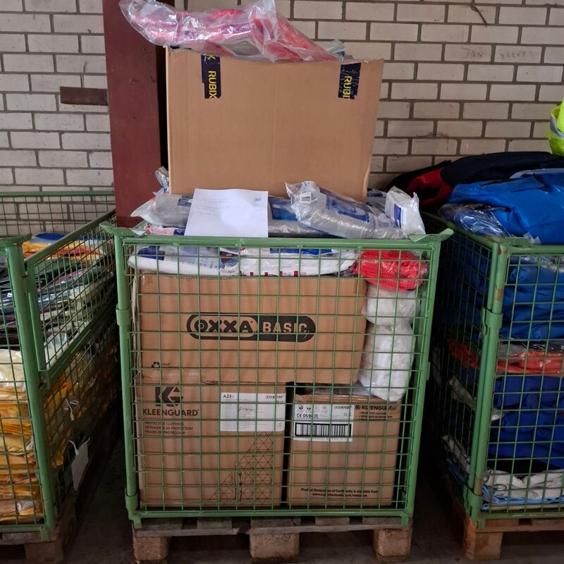 Partij diverse wegwerp werkkleding, O.a. Microgard, 3M – kavel bij Onlineveilingmeester, Winsum
