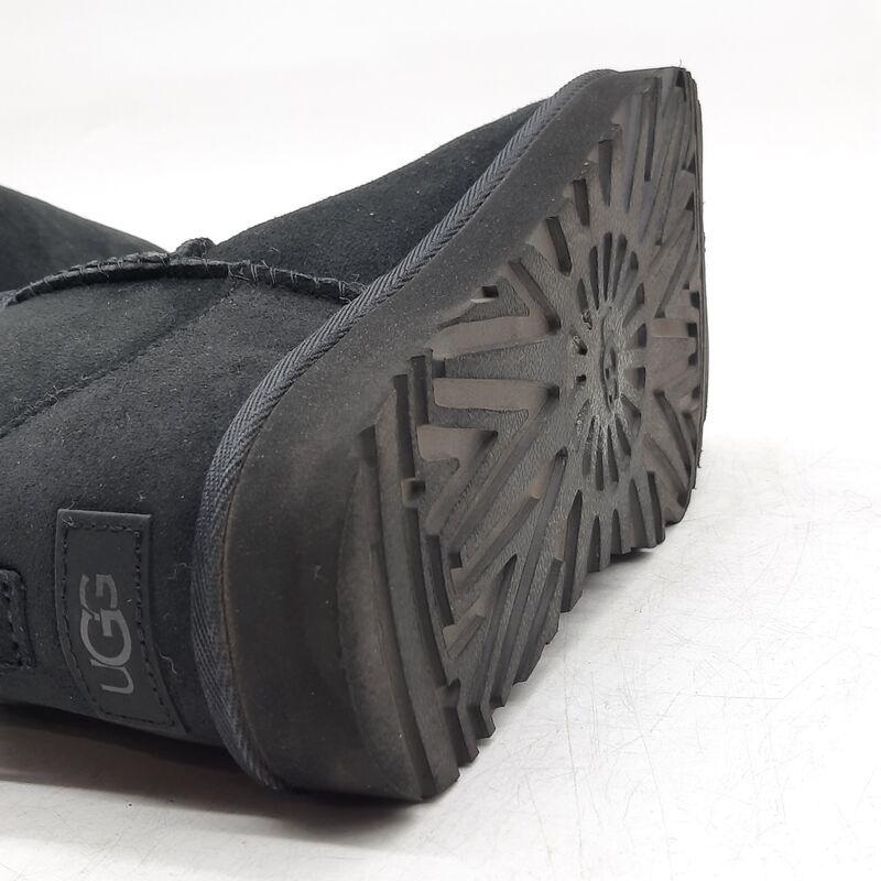 Paar schoenen, maat 37, UGG, 1116109 – foto 9 – kavel bij Domeinen Roerende Zaken, Groningen