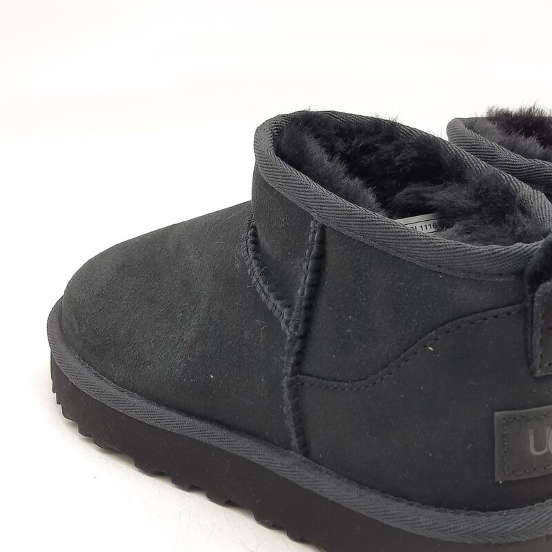 Paar schoenen, maat 37, UGG, 1116109 – foto 6 – kavel bij Domeinen Roerende Zaken, Groningen