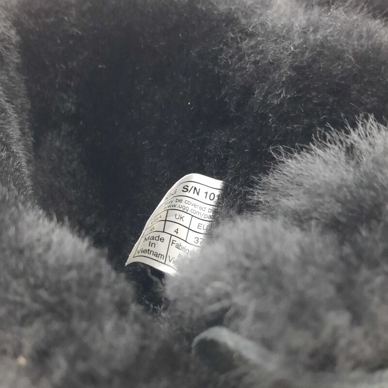 Paar schoenen, maat 37, UGG, 1016501 – foto 7 – kavel bij Domeinen Roerende Zaken, Groningen