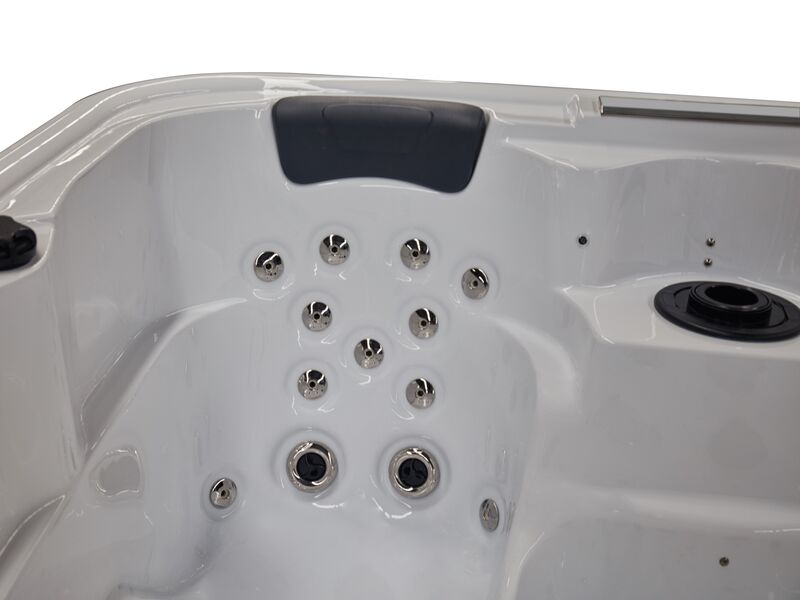 Outdoor Spa, Vonato, Tovario, wit bad / Naturel – foto 9 – kavel bij Onlineveilingmeester