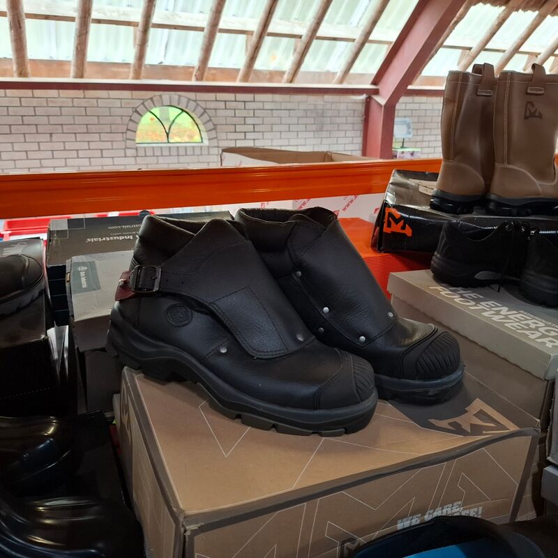 Ca. 200 paar Diverse werkschoenen, laarzen, klompen o.a. Dunlop, Bekina, Uvex, Bata – foto 5 – kavel bij Onlineveilingmeester, Winsum