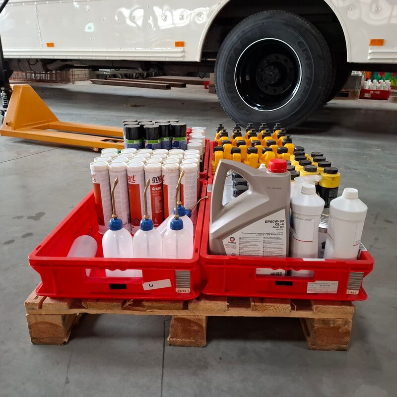 Diverse spuitbussen en oliën – foto 5 – kavel bij Onlineveilingmeester, Winsum