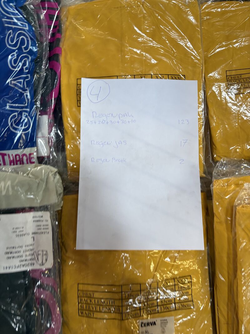 Ca. 170x Diverse regenkleding o.a. Flexothane – foto 10 – kavel bij Onlineveilingmeester, Winsum