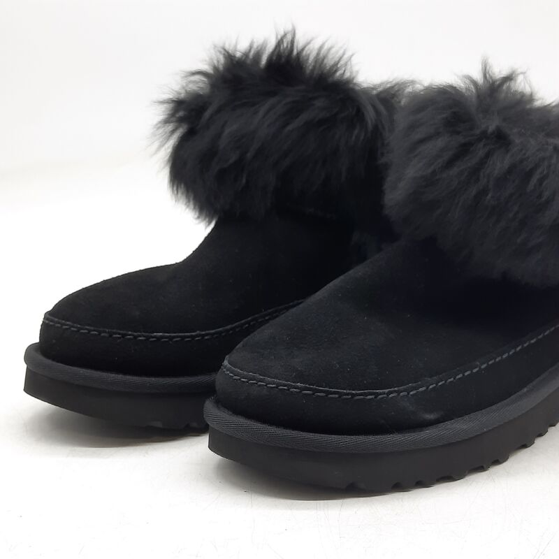 Paar schoenen, maat 37, UGG, 1173832 – foto 2 – kavel bij Domeinen Roerende Zaken, Groningen