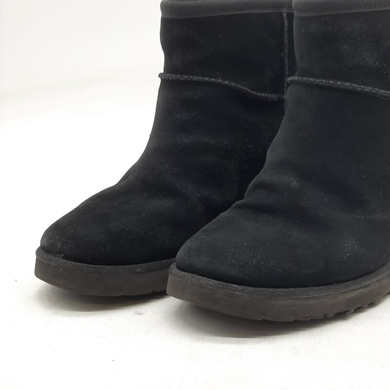 Paar schoenen, UGG – foto 2 – kavel bij Domeinen Roerende Zaken, Groningen