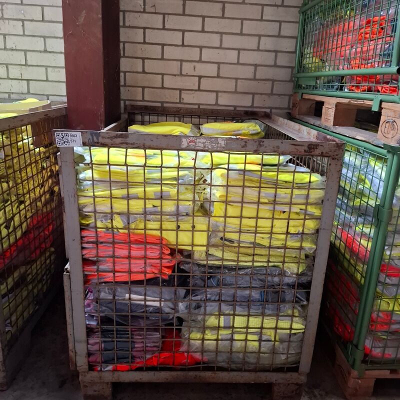 Ca. 230x Diverse reflecterende werkkleding o.a. Hydrowear – kavel bij Onlineveilingmeester, Winsum