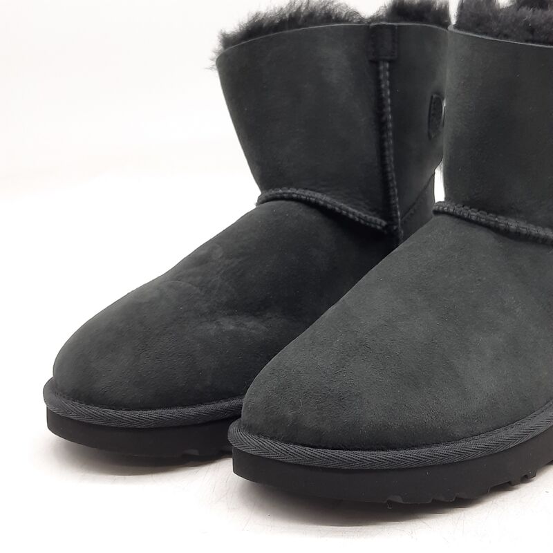Paar schoenen, maat 37, UGG, 1016501 – foto 2 – kavel bij Domeinen Roerende Zaken, Groningen