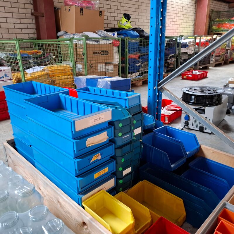 Ca. 385x Diverse magazijnbakken – foto 2 – kavel bij Onlineveilingmeester, Winsum