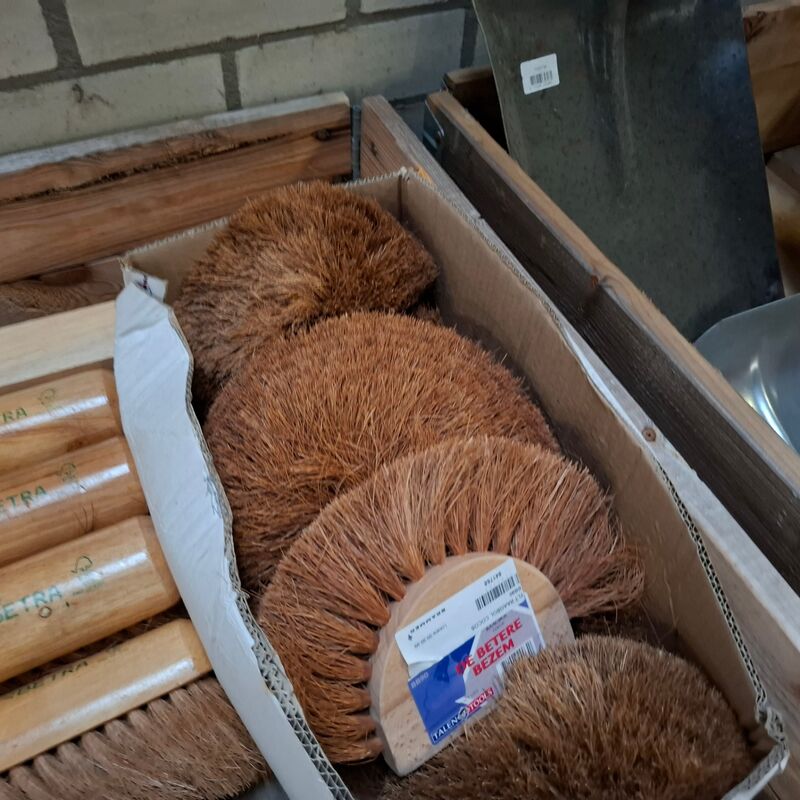 Assortiment diverse vegers / bezems – foto 7 – kavel bij Onlineveilingmeester, Winsum