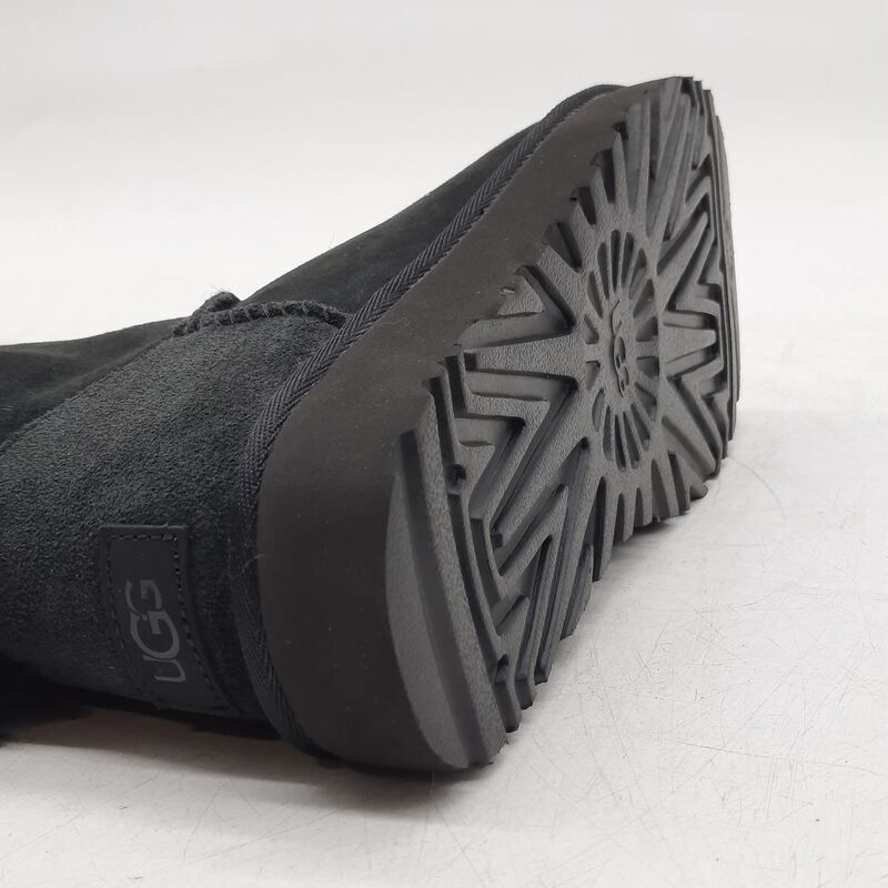 Paar schoenen, maat 37, UGG, 1016501 – foto 8 – kavel bij Domeinen Roerende Zaken, Groningen