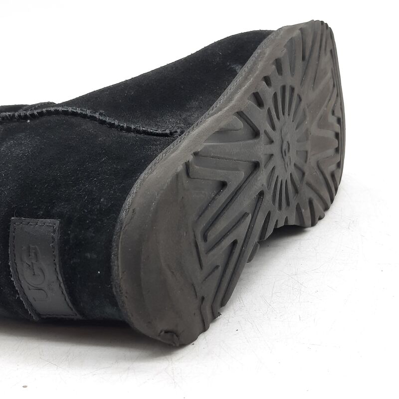Paar schoenen, UGG – foto 8 – kavel bij Domeinen Roerende Zaken, Groningen
