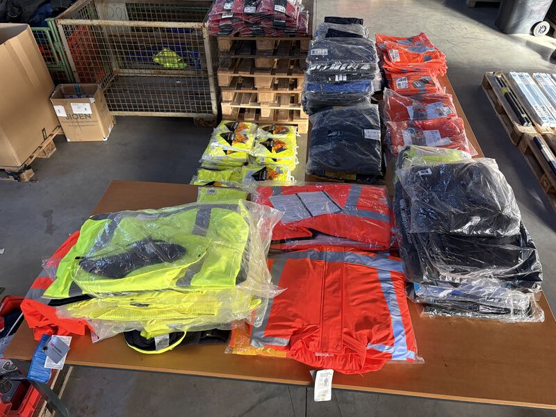 Ca. 230x Diverse reflecterende werkkleding o.a. Hydrowear – foto 3 – kavel bij Onlineveilingmeester, Winsum