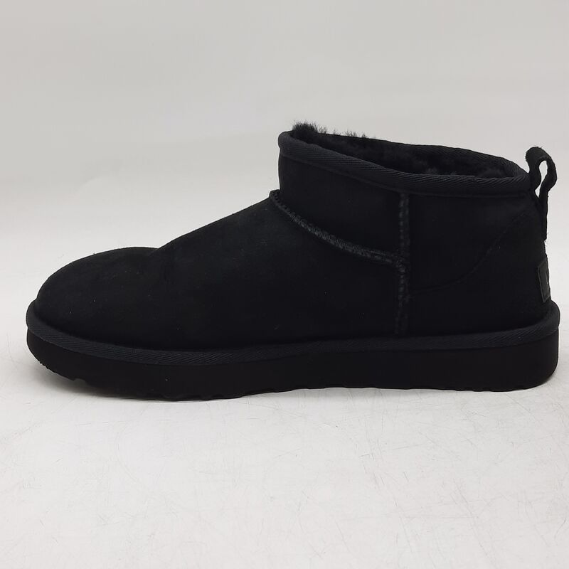 Paar schoenen, maat 37, UGG, 1116109 – foto 4 – kavel bij Domeinen Roerende Zaken, Groningen